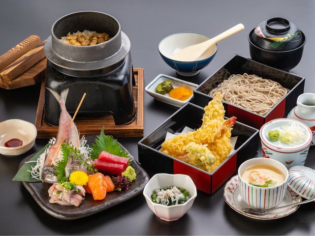 お食事は天刺し御膳orステーキ御膳のどちらかをお選びください♪(※写真は天刺し御膳)