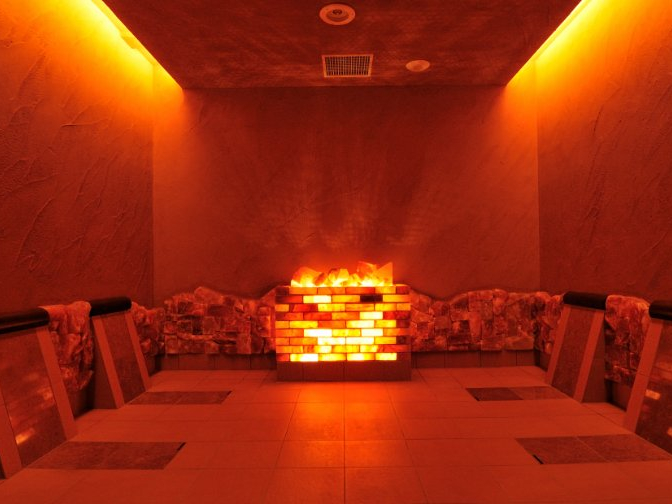 岩盤浴 橙(だいだい) 岩盤浴は4つのお部屋に分かれており、それぞれ湿度や温度、敷いている岩石が異なりお楽しみいただけます。