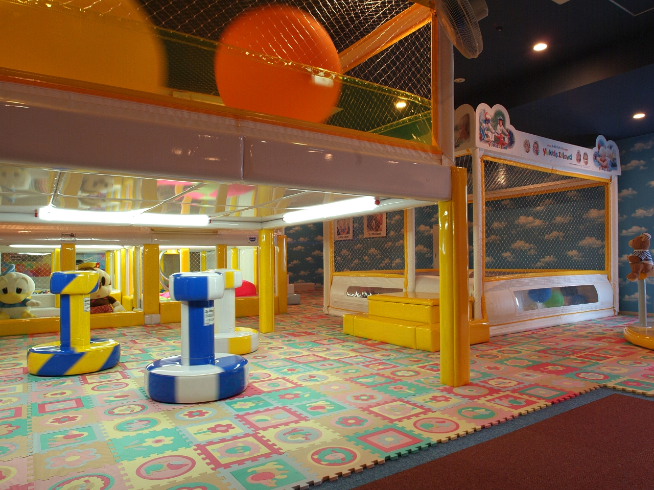 【遊処】横浜みなとみらい21エリアで「ゲーム」と「温泉」が 両方楽しめるのは当館だけ!卓球台や読書処など、 一日中過ごせるアクティビティが満載!