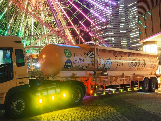 湯河原の源泉から毎日温泉を、20tの運ぶタンクローリー