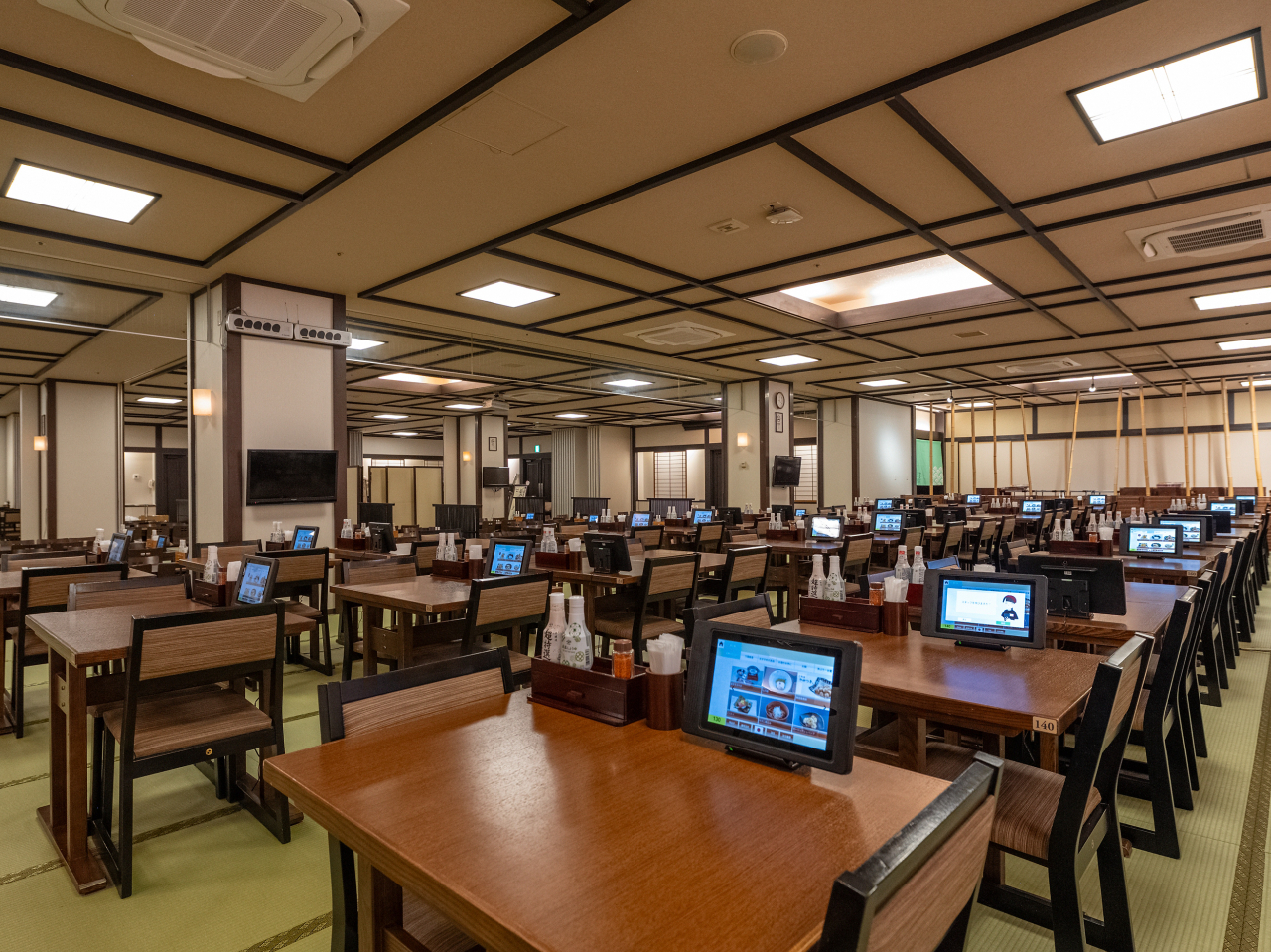 6�K���H�����u�e�����v�B����5:00�܂ŉc�Ƃ��Ă���̂Œx�����Ԃ̂����p�ł����v�I