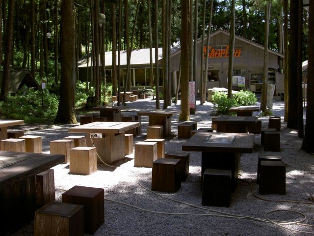 木の香りと風が気持ちいいBBQスペース