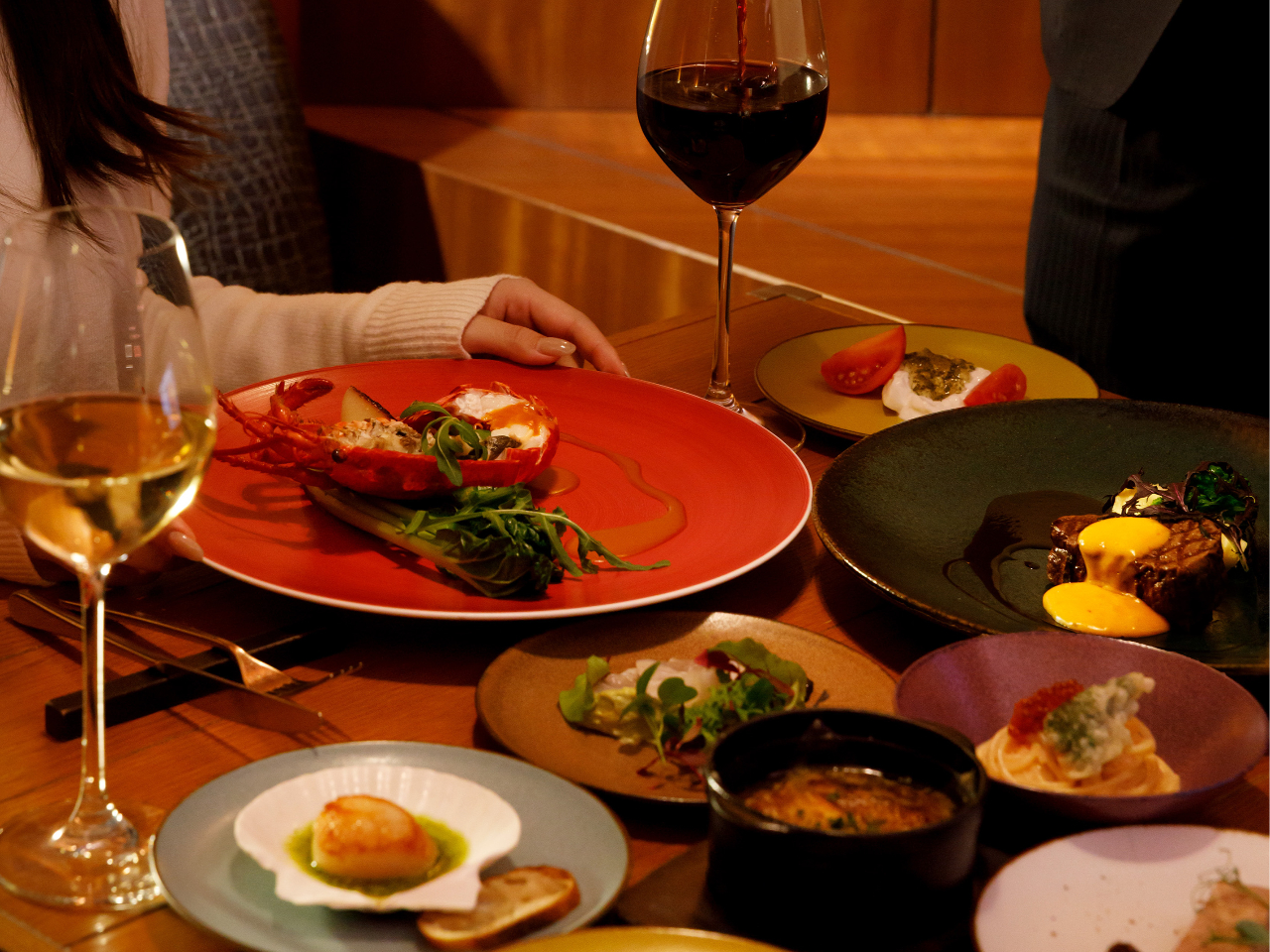 �F�l�Ƃ̌�炢�A�p�[�g�i�[�Ƃ̋L�O���A�Ƒ���O���[�v�ł̏W�܂�ȂǁA�l�X�ȃV�`���G�[�V������