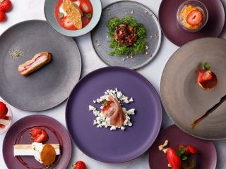 2か月ごとにコンセプトが変わるオーダービュッフェスタイルのディナー(3-4月は‘’苺”)