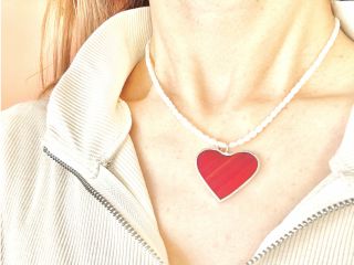 ペンダントトップかピアス(またはイヤリング)を作成いただきます。 ※チェーンやネックレスは付いておりません。