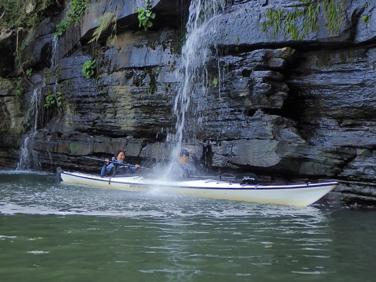 青い海 マングローブの緑の川 そして滝 海も川も楽しめる水落の滝コース 西表ガイドumico じゃらん遊び体験