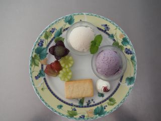 スイーツプレート。メインのスイーツはパウンドケーキかバターサンドからお選びいただけます。