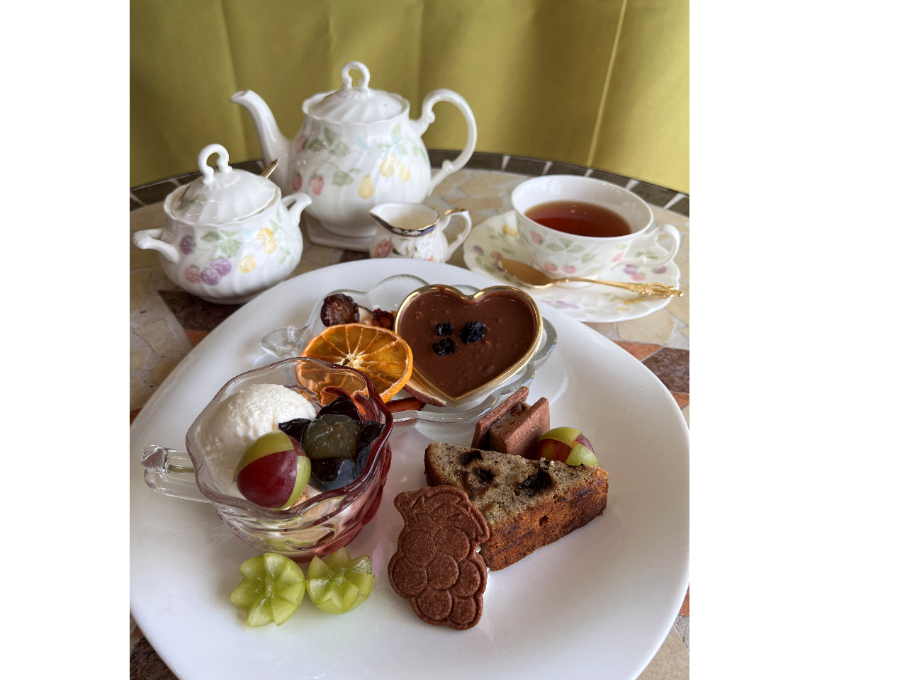 【南陽市】季節のフルーツ×アールグレイプレート(ぶどう園が見えるカフェ)