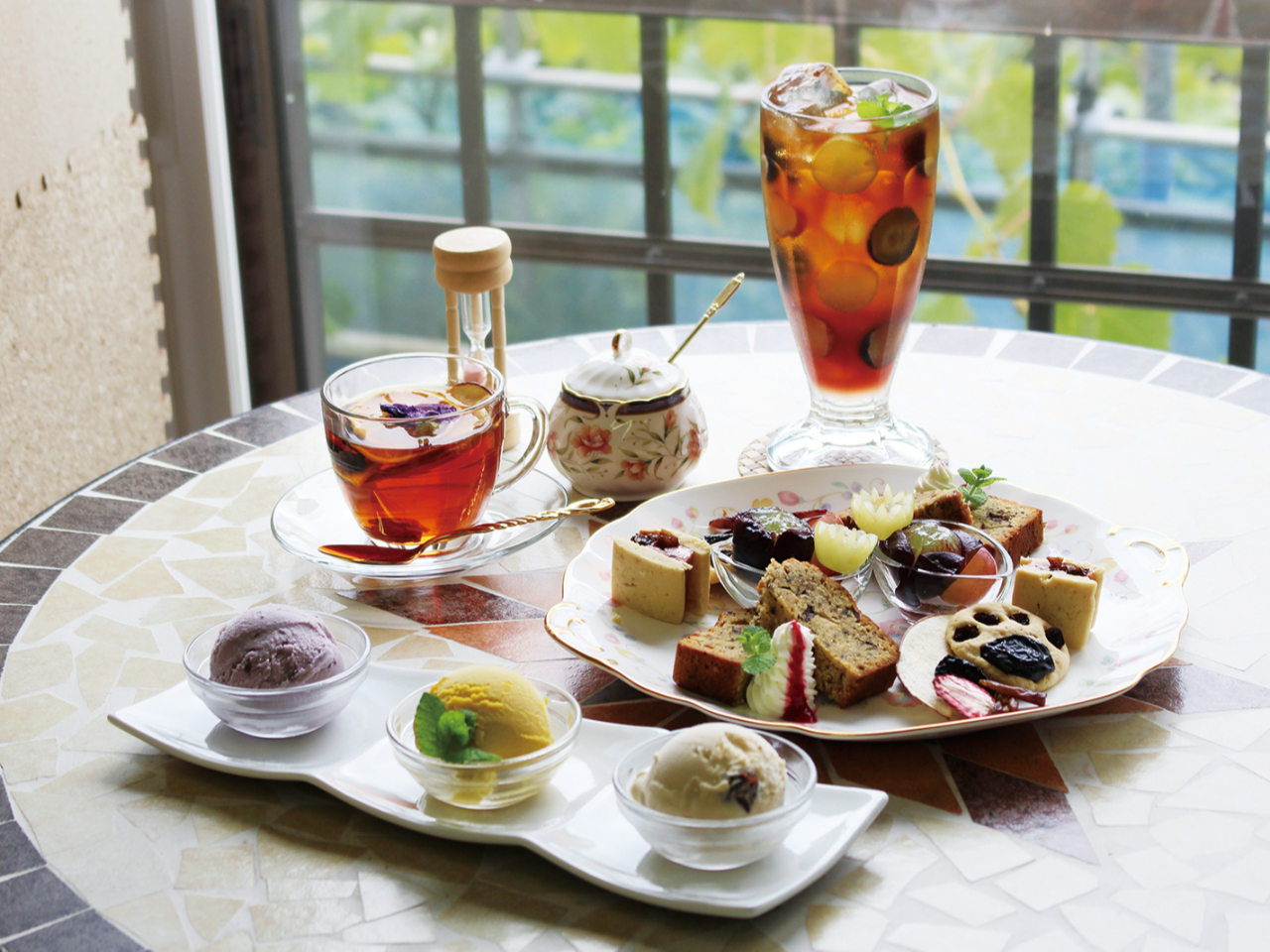 �l�X�ȃJ�t�F���j���[���񋟂��Ă���܂��B