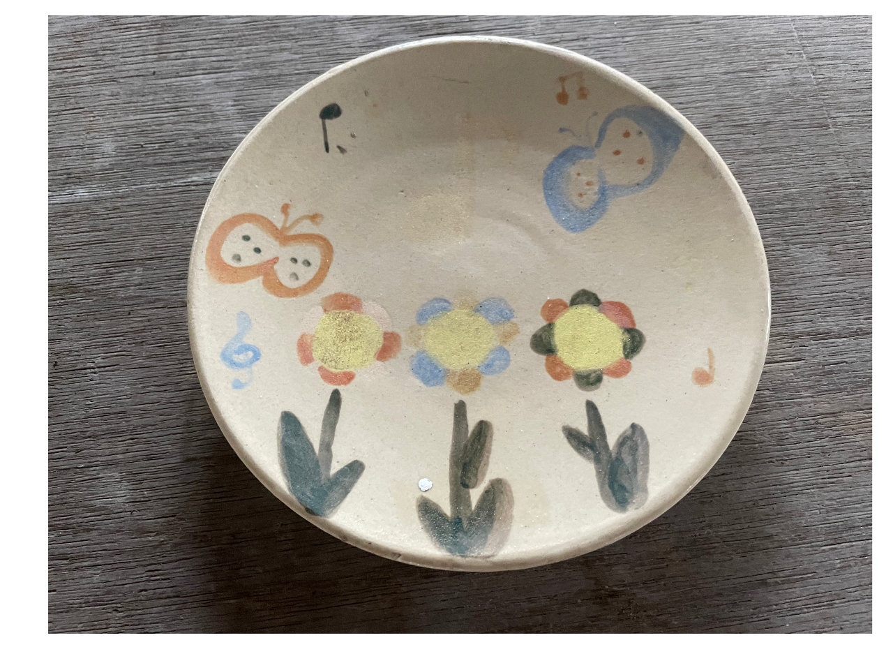 焼き上がりの皿。普通に、ちゃんと使えますよ。