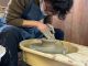 真剣にロクロ挽き。指先に集中です。