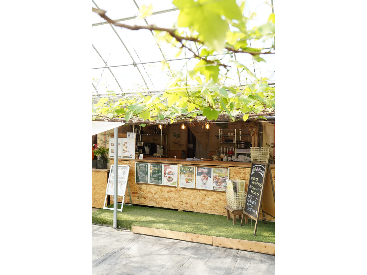 園内にある「石窯カフェ」フード、ドリンク、デザートメニューも豊富♪