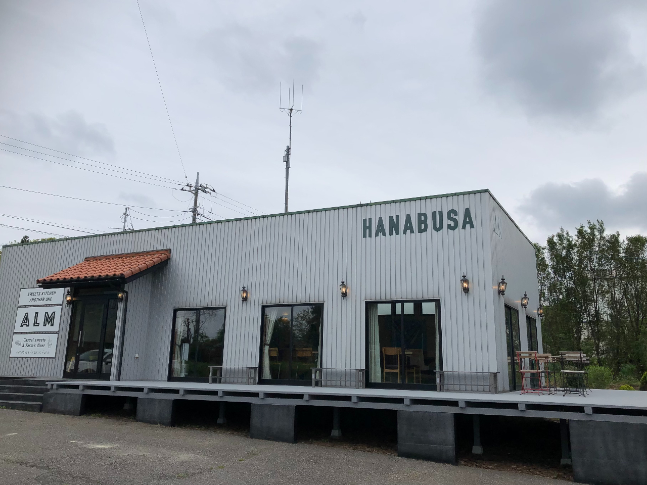 TeCgXuALMiAjvł́A_`G߂̃WF[g8AG߂̃tbyȂǂオ肢܂B