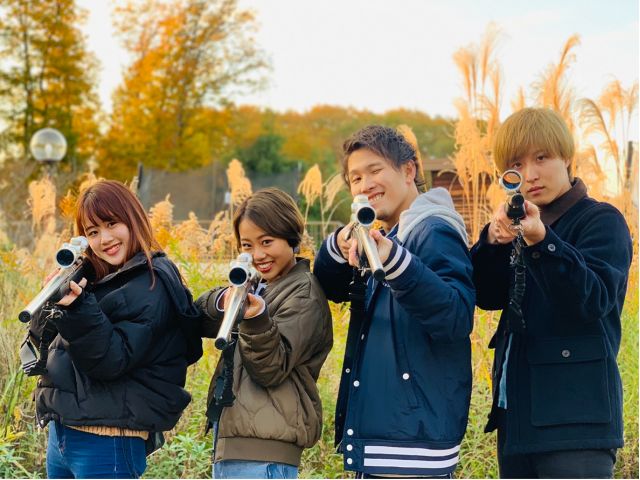 このビームライフルシューティングは小学5年生から体験できます。家族や友達!1人でも大人数でも!幅広い年代、グループで体験することが出来ます。