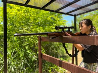 このビームライフルシューティングは小学5年生から体験できます。家族や友達!1人でも大人数でも!幅広い年代、グループで体験することが出来ます。