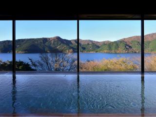 紅葉と富士山と芦ノ湖