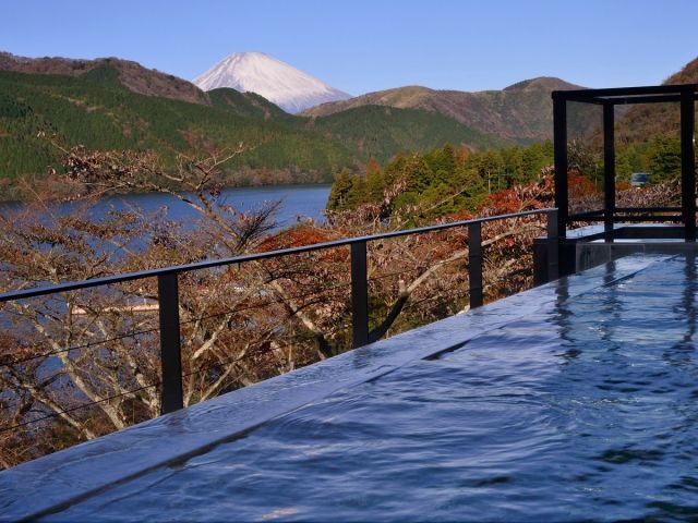 紅葉と富士山と芦ノ湖