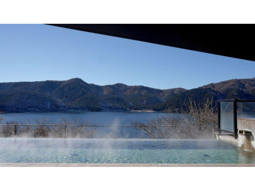 【女性露天風呂】富士山と芦ノ湖を眺められる絶景ロケーションです。