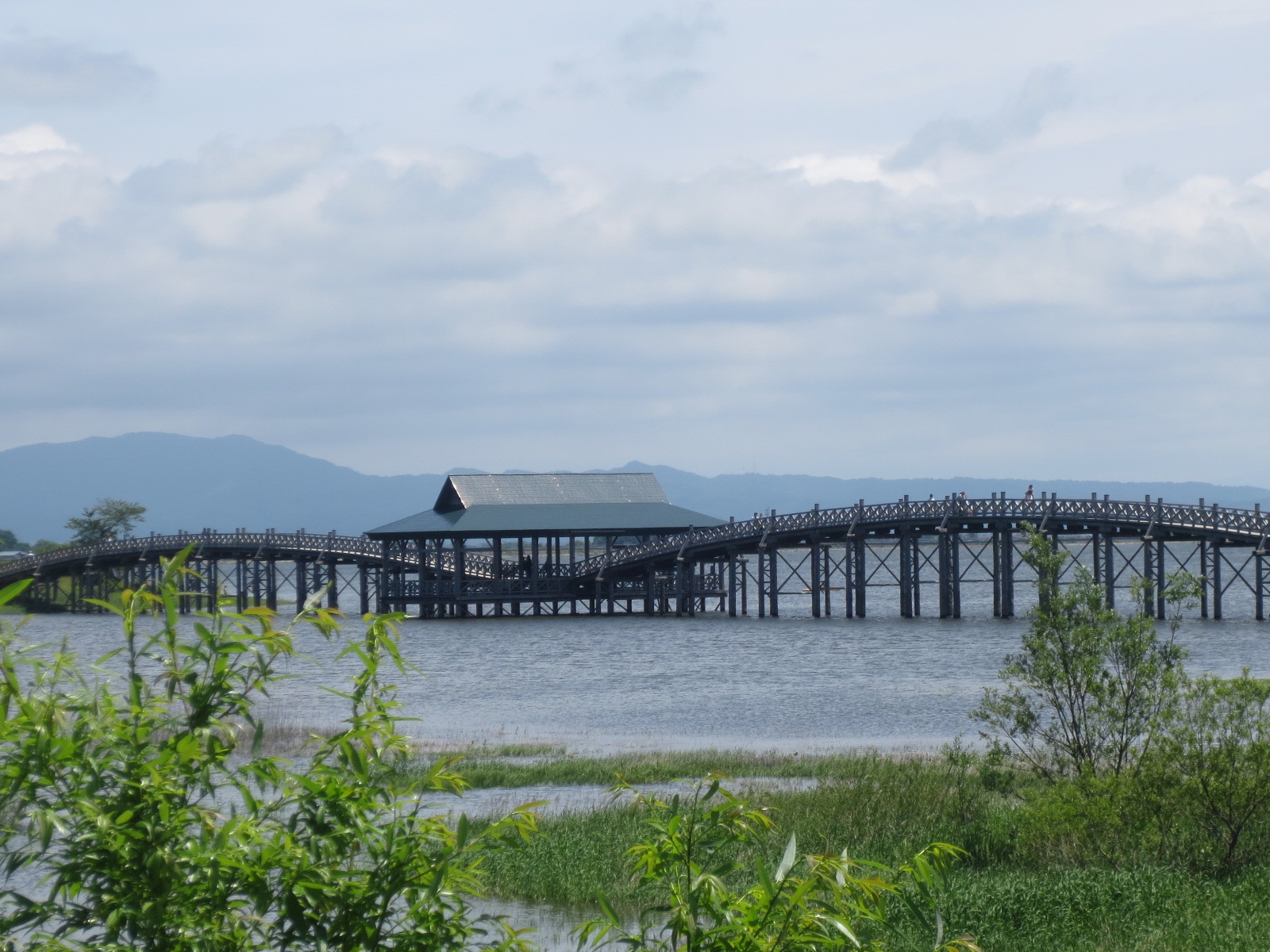 【何と1人4,000~5,000円オフ!!!】日本最大の堤防を誇る人造湖と、そこ...