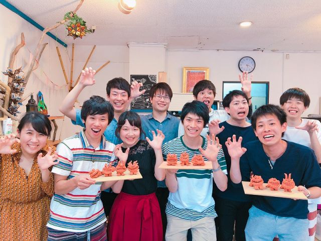 グループみんなでシーサー作り対決?!