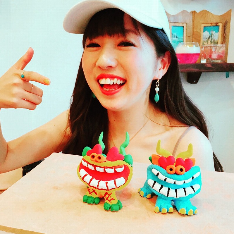 目がハートのシーサー♪ひとりでペアのシーサー作りから色ぬりまでガンバりました!