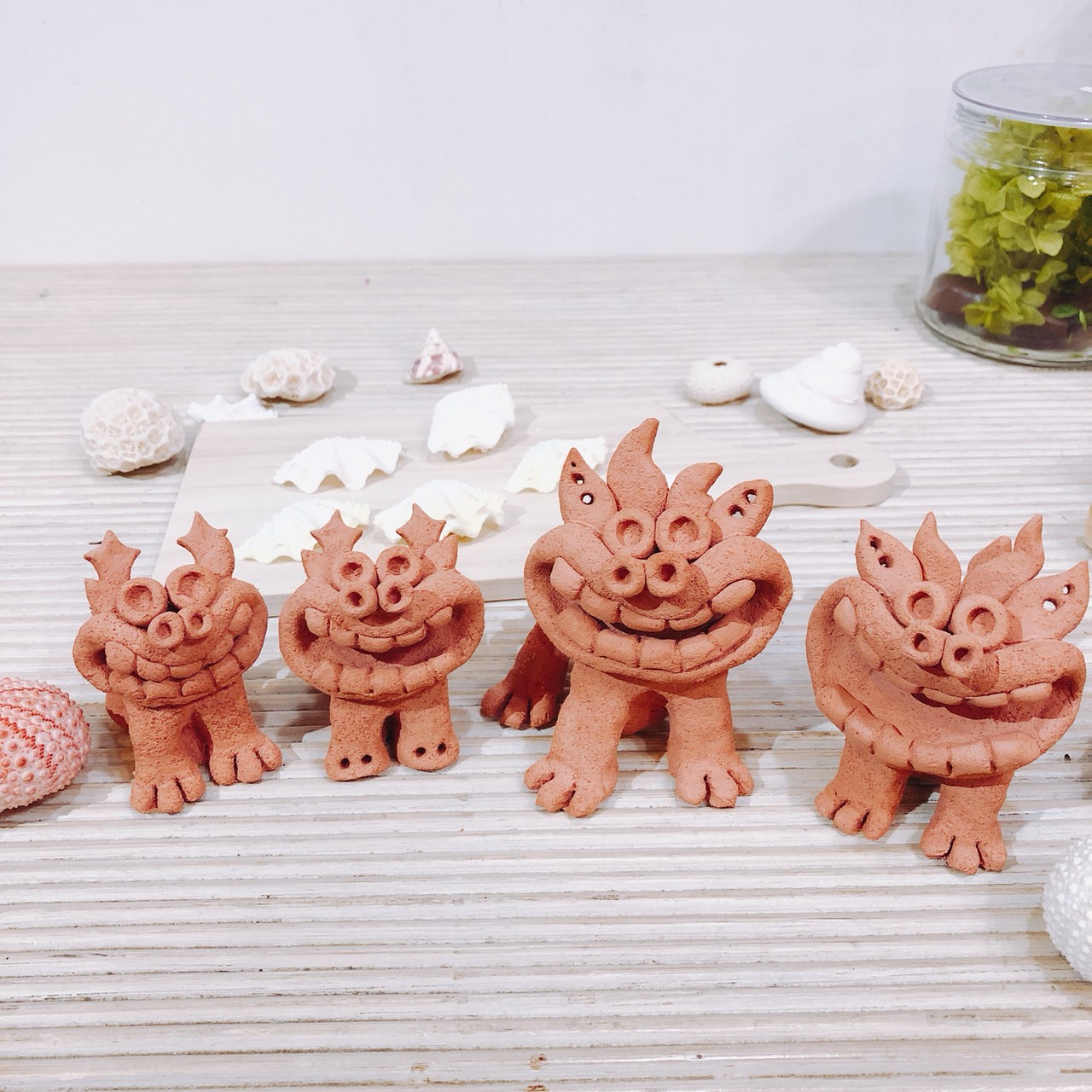 Sサイズ(左)とSサイズ2個分のねんどを使ったMサイズ(右)