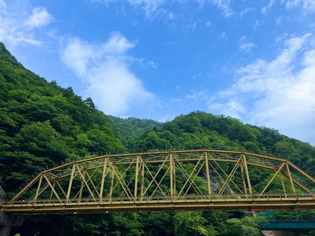 風情ある鉄橋下くぐる希少な体験も!