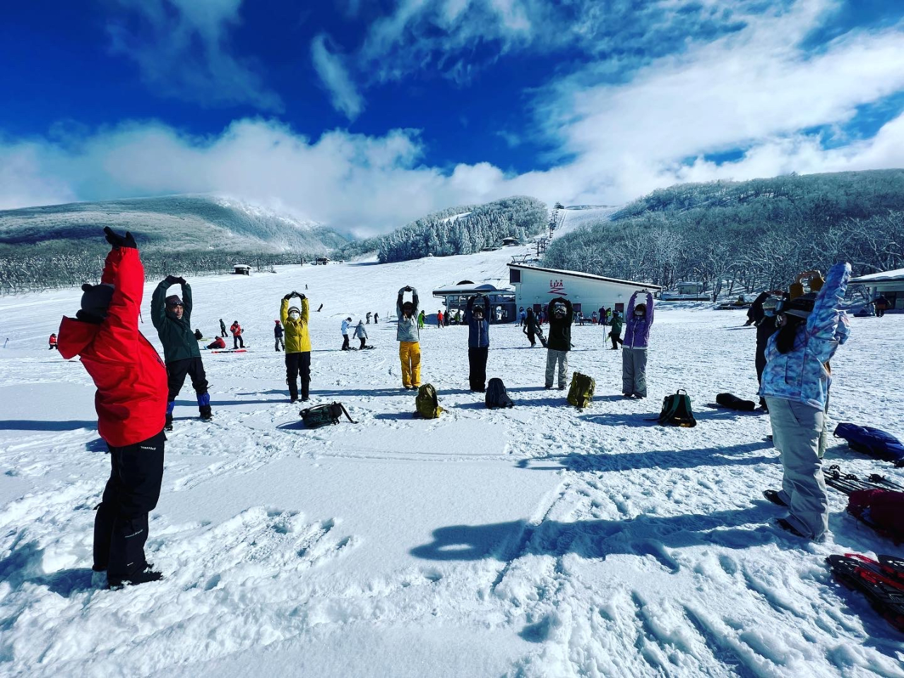 出発前にしっかりと準備運動を行います^^