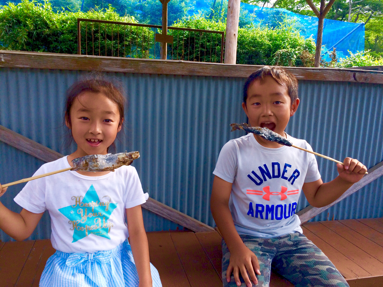 BBQハウスは屋根と火をおこす場所があります。釣った魚はもちろんのこと、食べたい食材を持ち込んで楽しんでください。