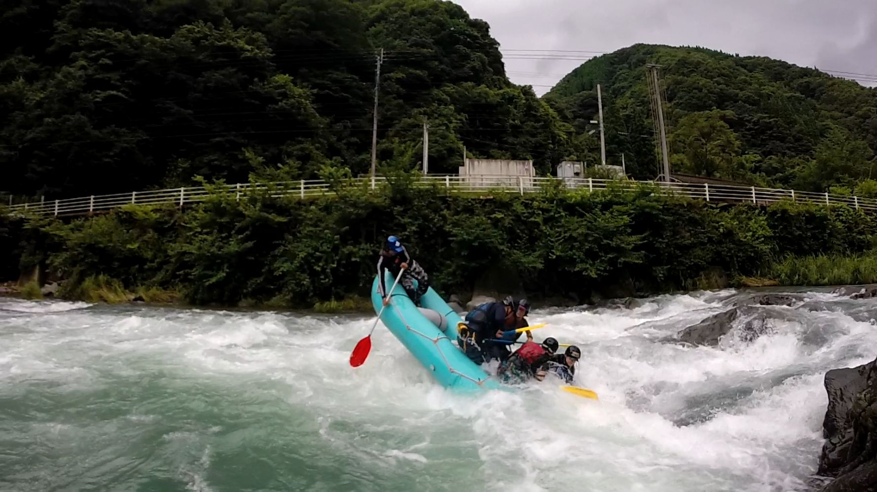 増水時には遊べるポイントが多数出現!凄腕ガイドがアドレナリンMAXの体験をアナタに!