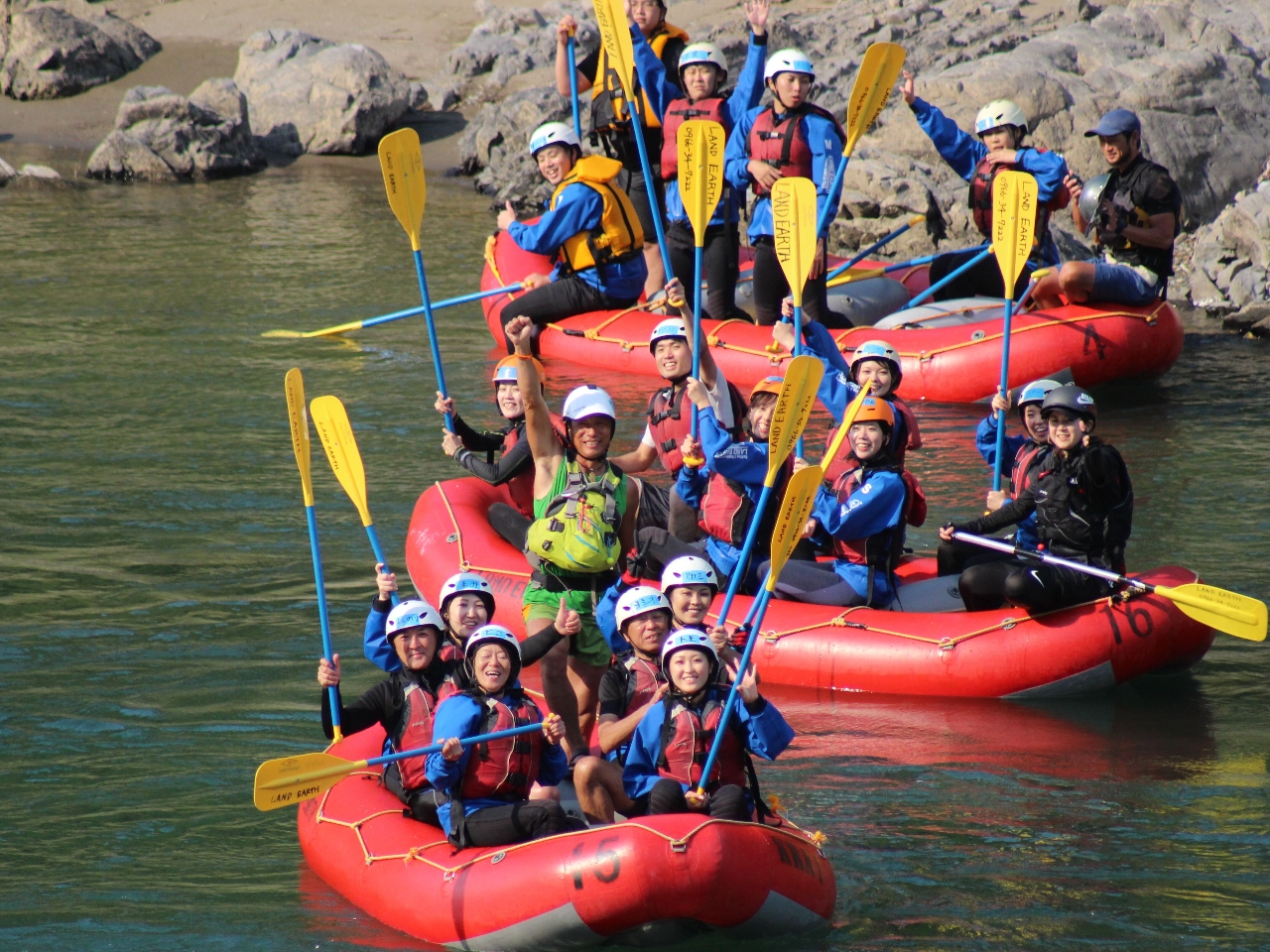 ゆっくりな流れの中ではツアー全体で遊ぶことも!! この時何が起こるかは体験した人だけが知っています!