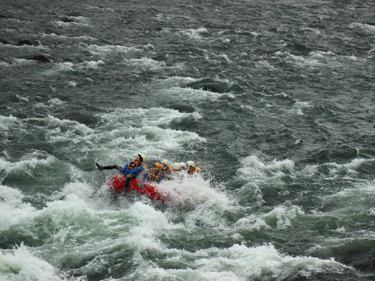 増水時に体験できるのがロデオスタイル!球磨川最大の二又の瀬で天然のジェットコースターが待っていますヨ!
