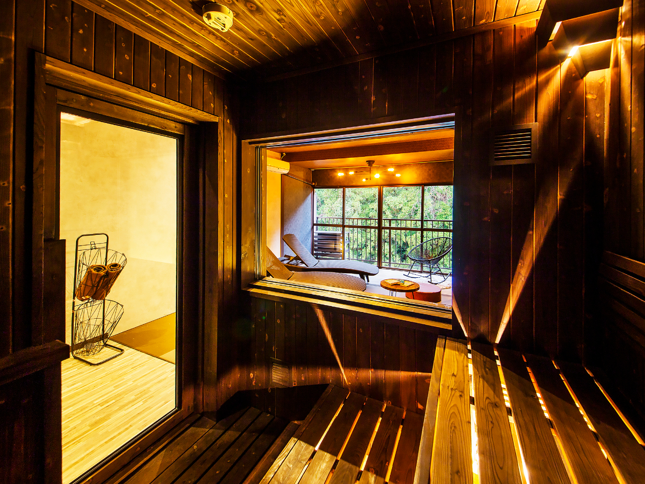 【貸切サウナ120分(11:30~13:30)】渓谷の景色を楽しめるプライベート...