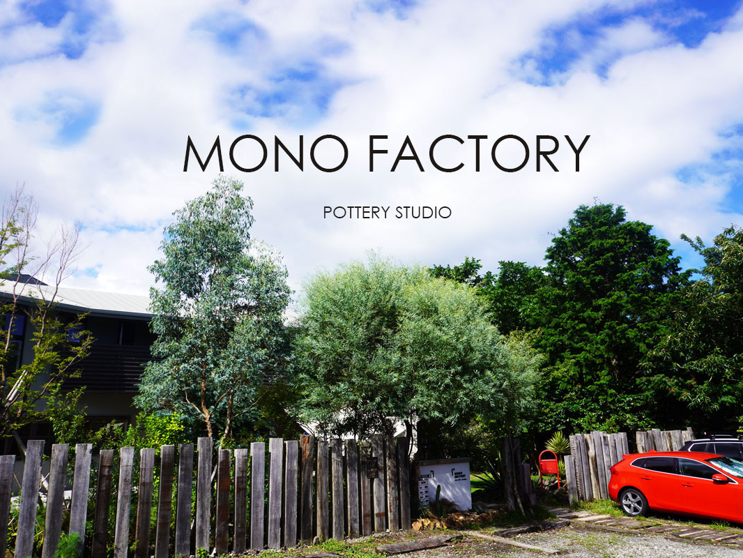 枕木のフェンスがスタジオの目印です。