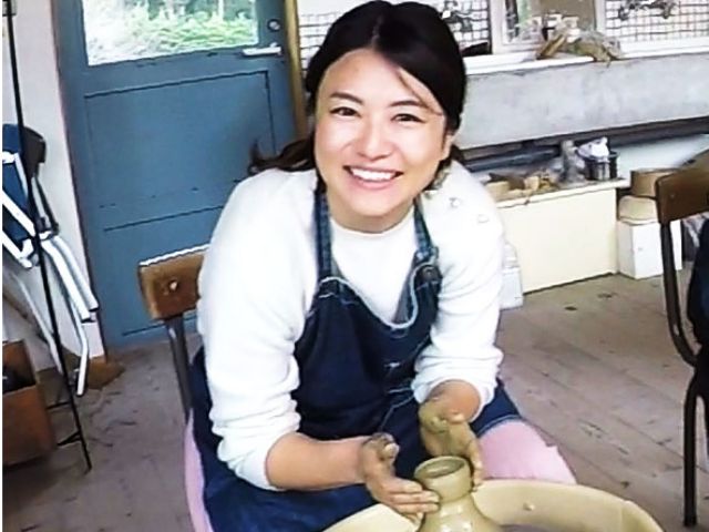 経験に応じたロジカルで分かりやすい説明なので初心者でも安心して楽しんでいただけます。電動ろくろも4歳からOK!ツルっとした土の感触は癒されること間違いなし☆