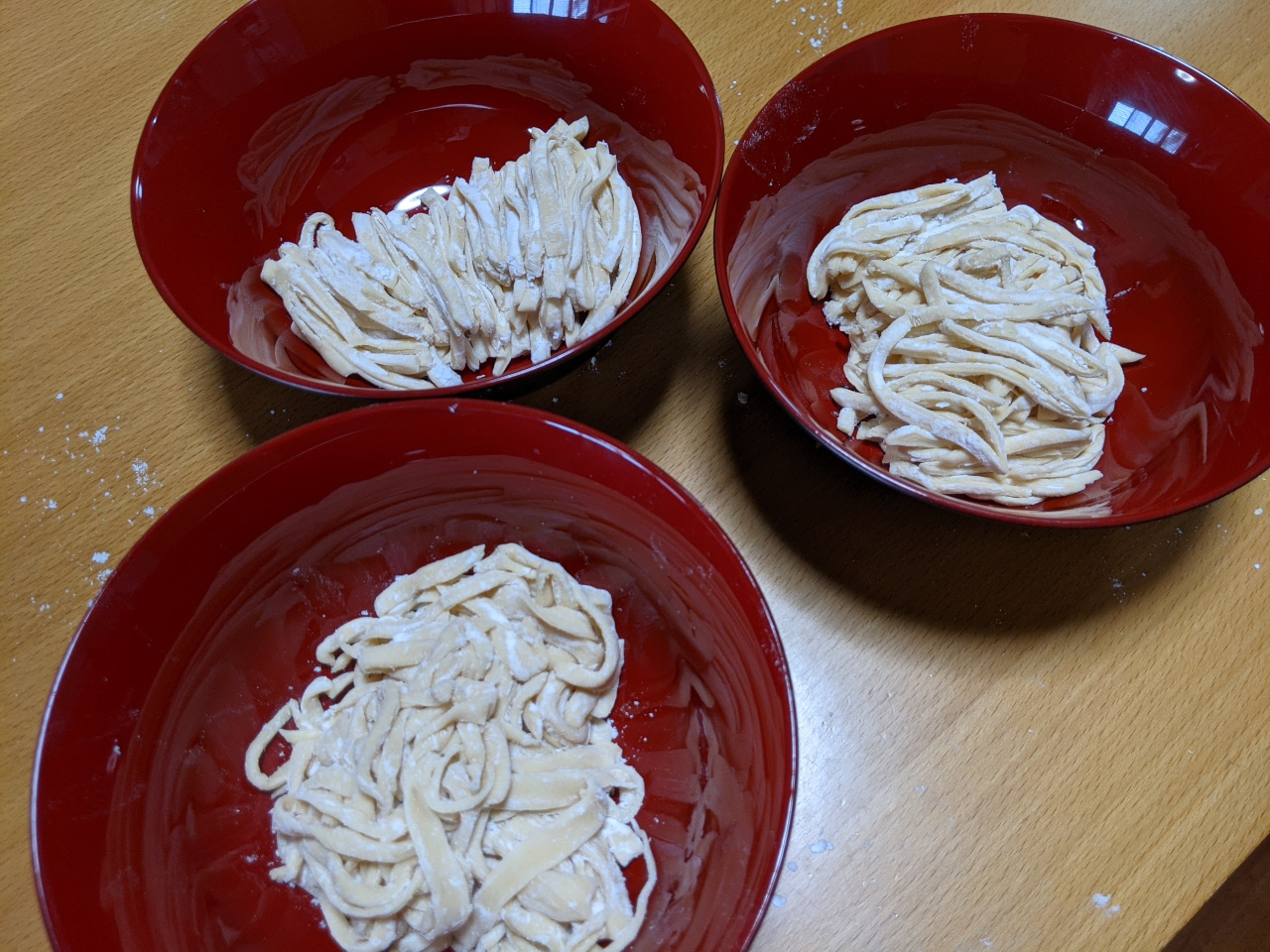 切った太さはバラバラ!それぞれの個性が出る沖縄そば!