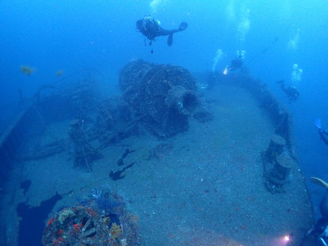 大きな沈船の様子、お分かりいただけますか??
