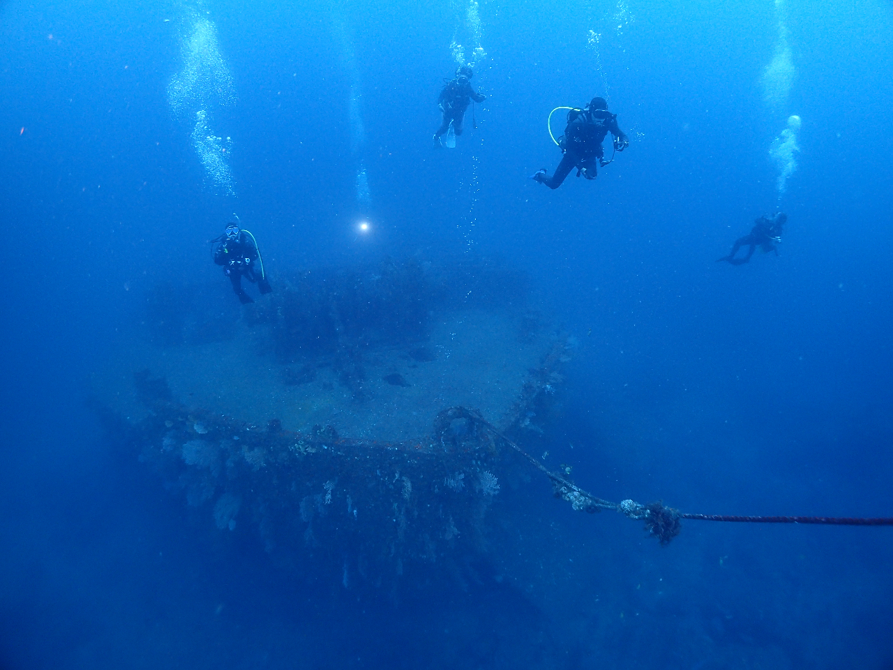 沈船ポイントは24本以上経験者が潜水可能です。