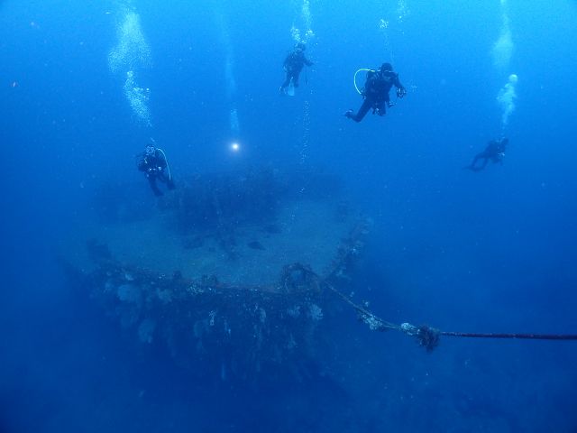 沈船ポイントは24本以上経験者が潜水可能です。