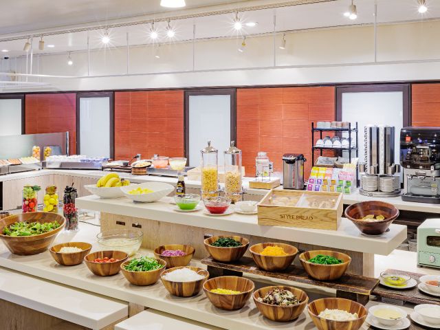 毎日開催!ホテルレストランでビュッフェ付きランチ♪