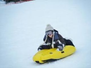 スリル満点の冬のアクティビティーならエアーボード!