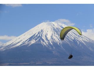 １人フライト体験 タンデムフライト 高低差22mのなだらかな丘で安全に一人フライト体験 タンデムではパイロットの操縦で安全安心の高高度フライト カップルや友達同士にもおすすめ アサギリ高原パラグライダースクール じゃらん遊び体験