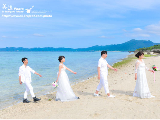 お友達と一緒にフォトウェディングも撮れます♪