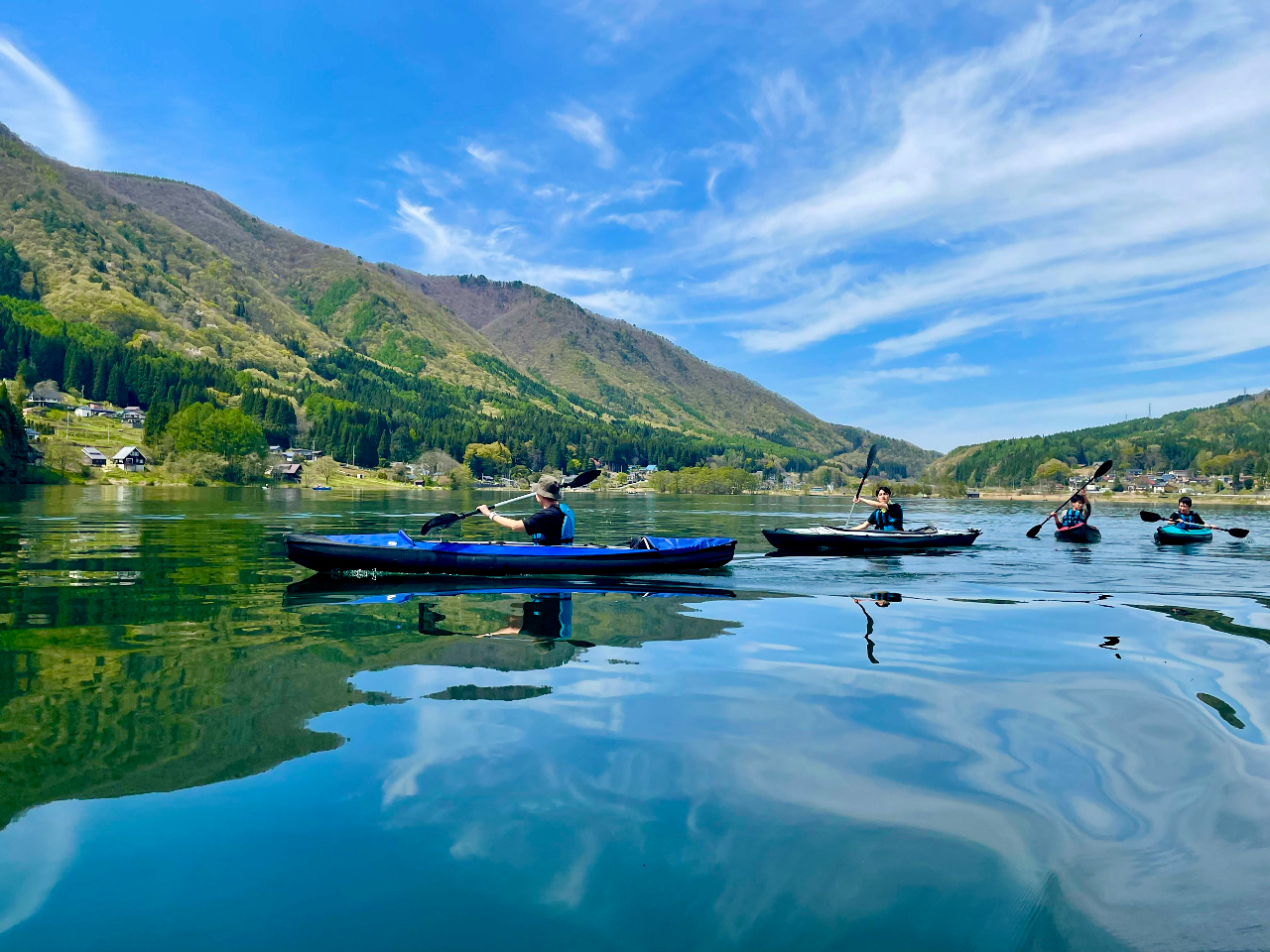 初めてカヤックを楽しむ人でも、簡単操作で安定感のあるカヤックです。 体力に自信のない人は二人乗りで楽々クルージングを楽しめます。