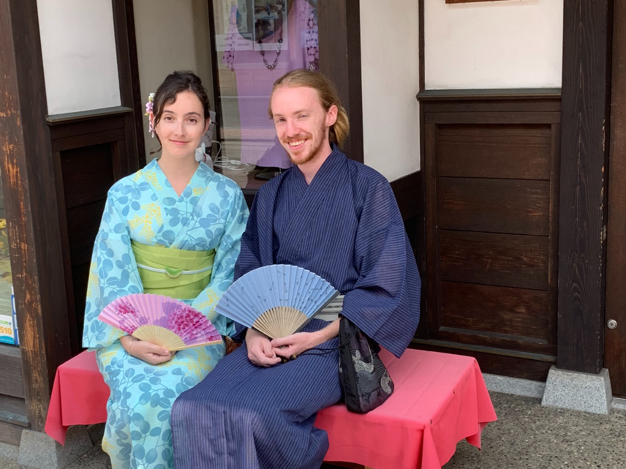 お扇子・自撮り棒・ハンディファン・羽織・髪飾りなど、無料でお貸し致します。