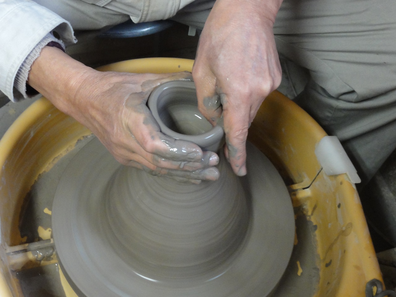 電動ろくろによる湯呑の制作