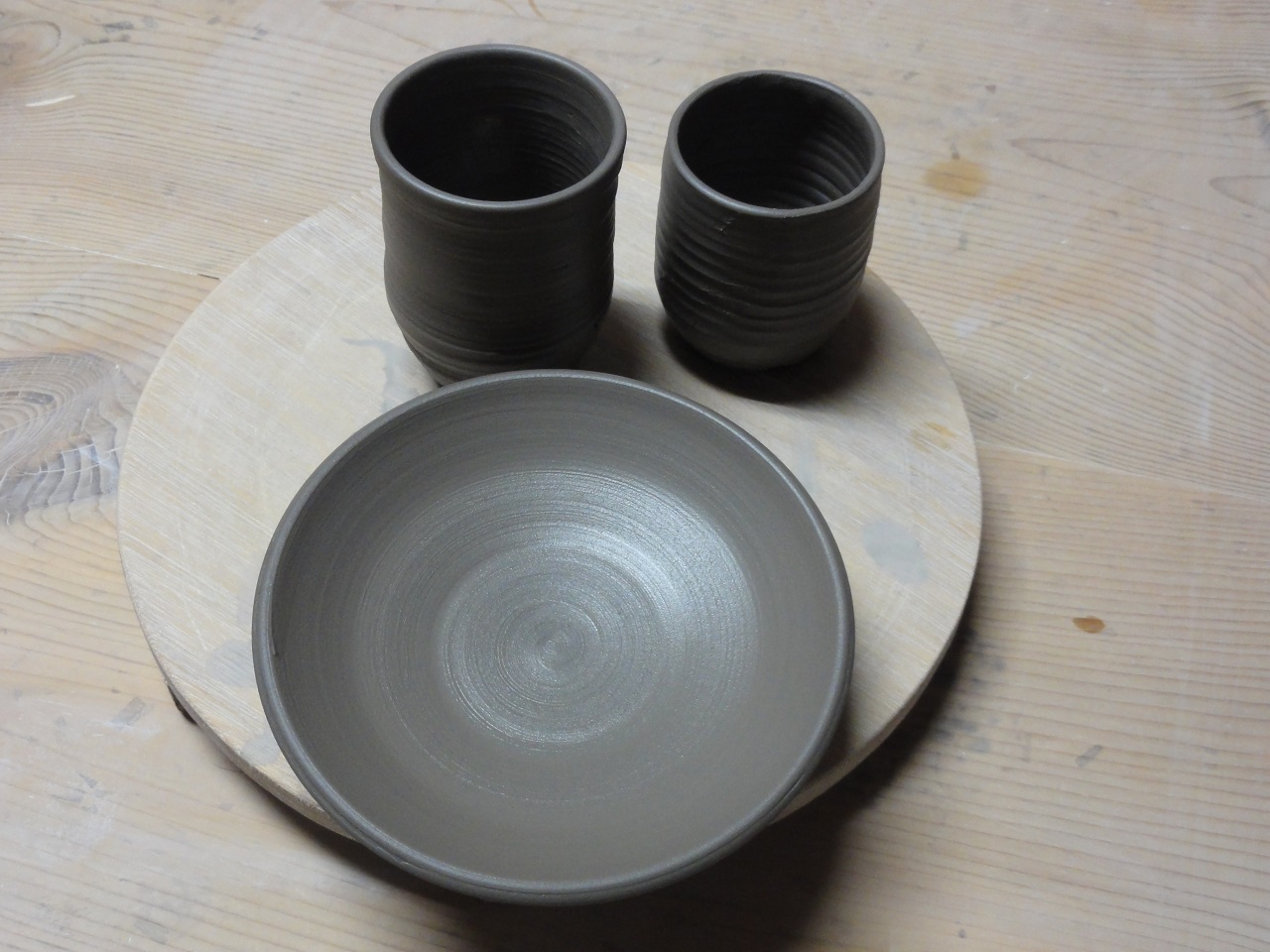 電動ろくろによる制作直後の作品