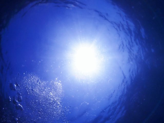 海の中からの見る空も綺麗!