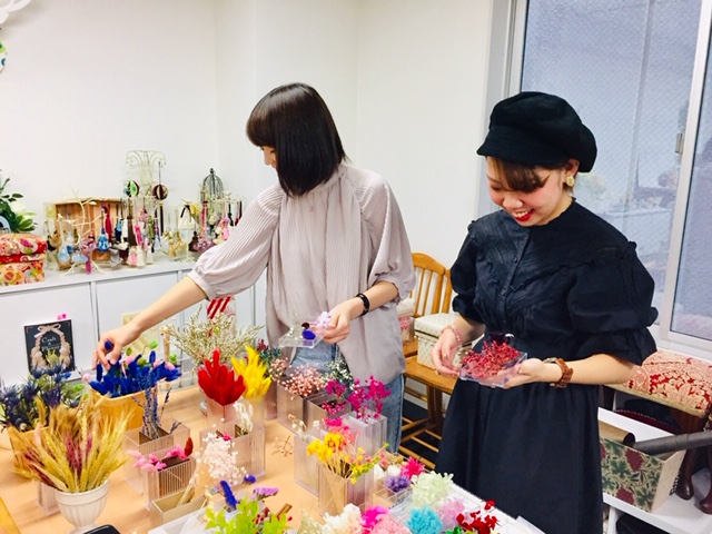 花材選びからお楽しみいただけます♪お好きな花材をお選びくださいね!