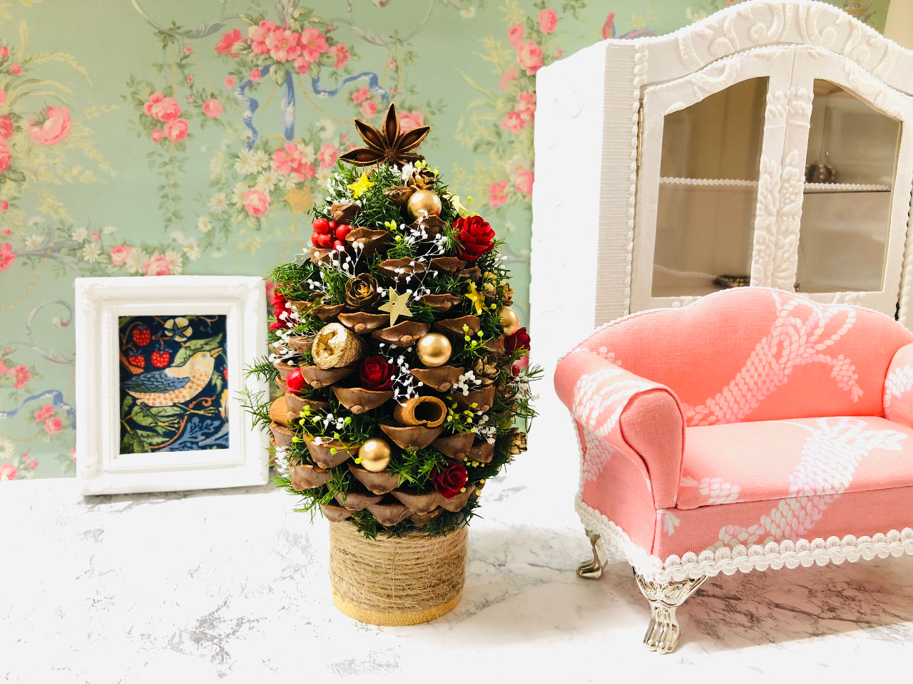 ミニチュア家具と置くとまるでドールハウス♪